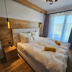 Design 1 - By Alkatravel, Ski&bike Appartement *